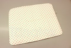 Pratelná podložka - růžové puntíky na bílé Pleny