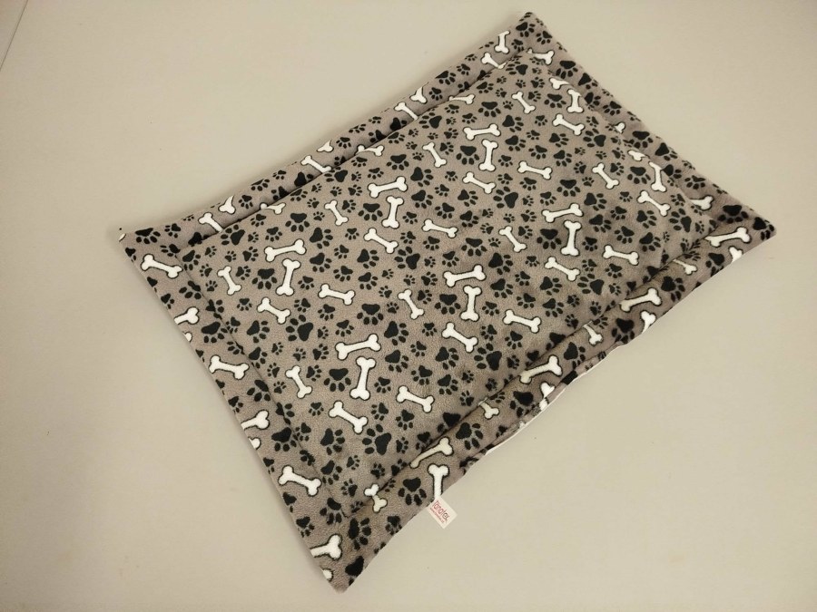 Lehká podložka Stopy a kostičky - Pelechy